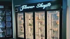 Vers bloemen automaten, transparante kast in de koelkast.