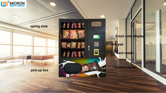Mini snack- en drankautomaat met slim systeem en touchscreen op kantoor