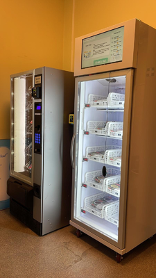 Gaat de Greep N van het ei Verse Fruit Slimme KoelkastAutomaat met Kaartlezer