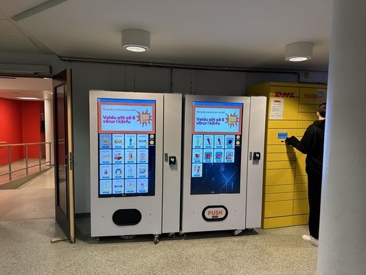 Cosmetische verkoopmachine met volledig aanraakscherm Verstelbare goederen Slots voor lippenstift Oogvelmake-upproducten