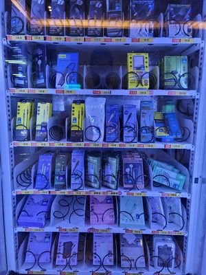 32 inch touchscreen transparante kluisjes verkoopmachine voor het stimuleren van de verkoop Multi-buy kortingen en upsell aanbevelingen