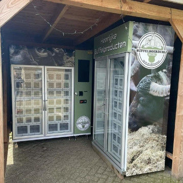 Pas de sticker locker automaat aan met contant betalingssysteem en R290 koelmiddel